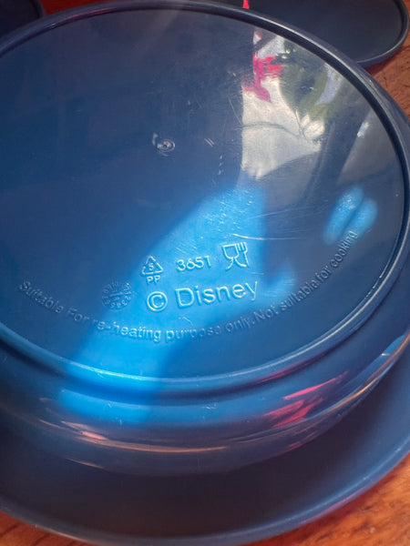 2 assiettes d'enfant en plastique bleu Michey - Disney - 2010