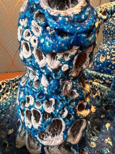 Paire de bougeoirs candélabres vintages en céramique bleue Fat Lava Vallauris