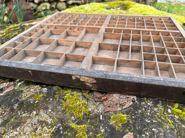 Casier / tiroir d'imprimeur ancien en bois 50x44cm