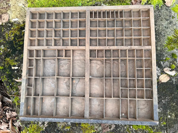 Casier / tiroir d'imprimeur ancien en bois 50x44cm