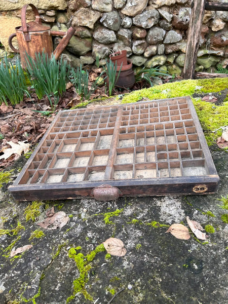 Casier / tiroir d'imprimeur ancien en bois 50x45cm