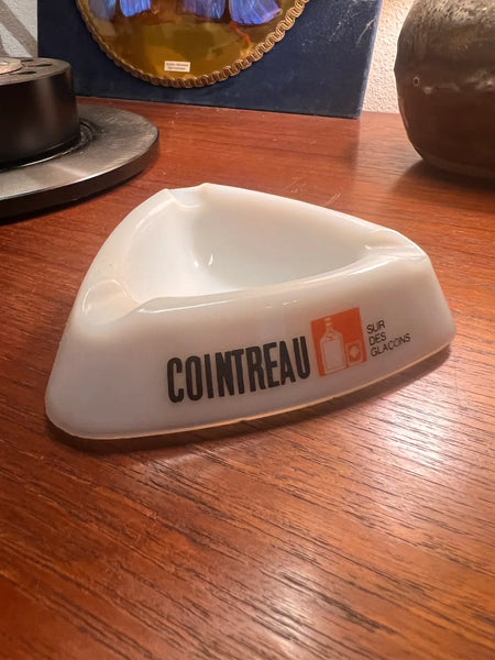 Cendrier publicitaire triangulaire vintage Cointreau Opalex en opaline blanche - Années 60