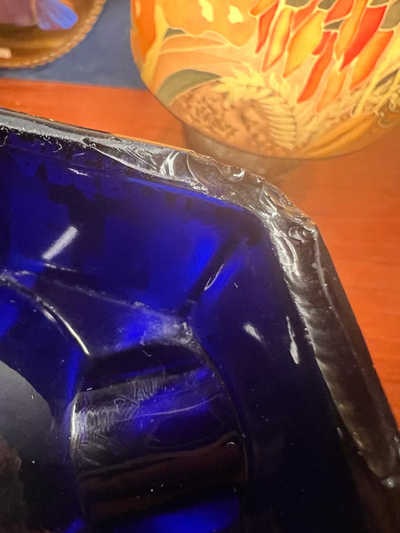 Cendrier publicitaire triangulaire vintage Lilet Kina en verre bleu - Années 60