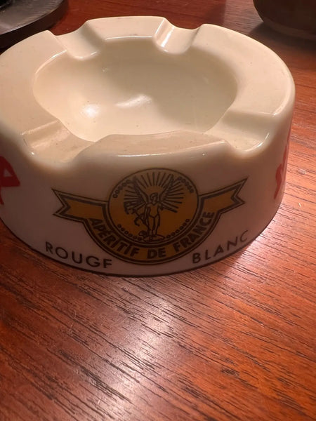 Cendrier publicitaire rond vintage St Raphaël Magnier Blangy en opaline blanche - Années 60