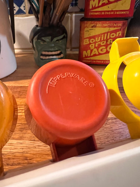 Mesurettes / dosettes vintages Tupperware France sur support - Années 70