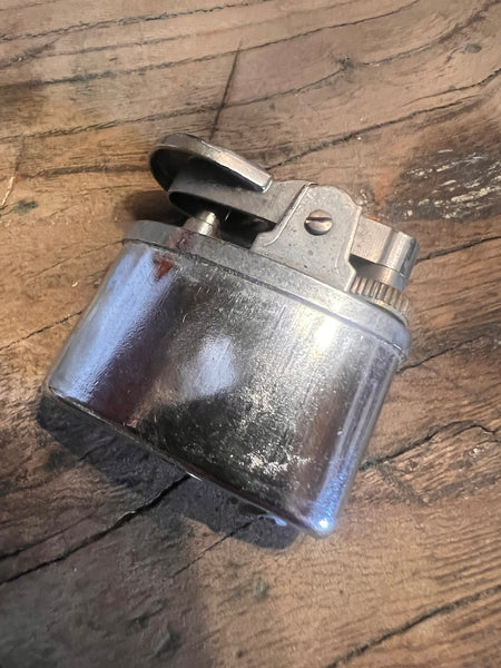Briquet vintage en métal en forme de boule de pétanque