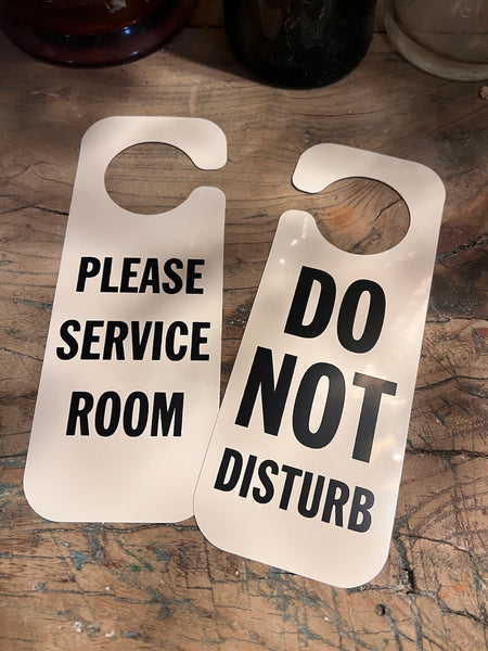 2 panneaux de portes d'hôtel vintages Do not disturb en plastique