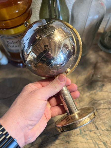 Porte-cigarettes vintage Globe terrestre en laiton - Années 50/60