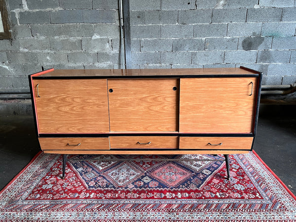 Buffet / enfilade vintage en formica aux portes coulissantes - Années 70