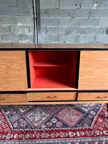 Buffet / enfilade vintage en formica aux portes coulissantes - Années 70