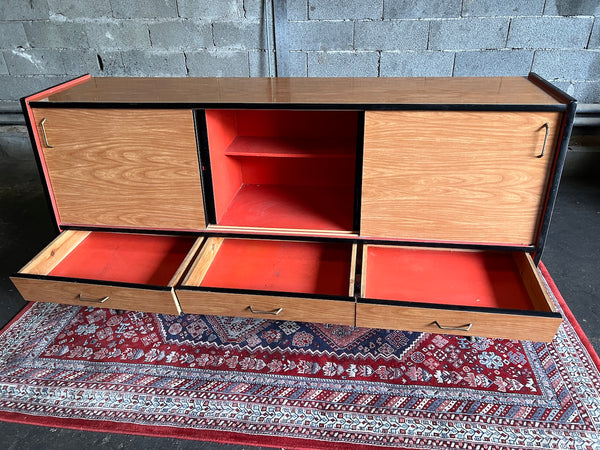 Buffet / enfilade vintage en formica aux portes coulissantes - Années 70