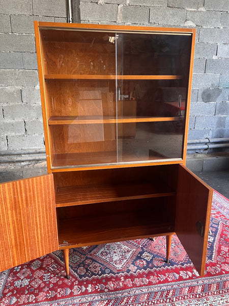 Bibliothèque vitrine vintage en placage teck verni au style scandinave