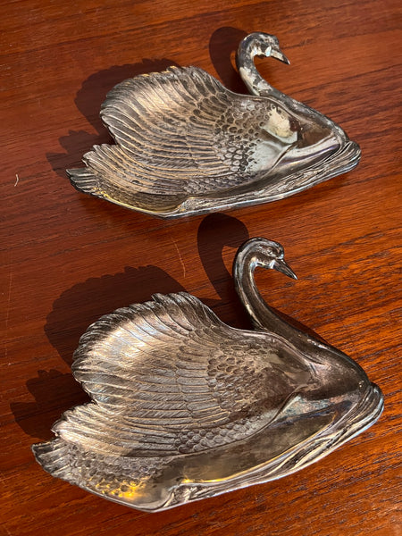 2 coupelles / vide-poches / cendriers vintages en forme de cygne en métal argenté