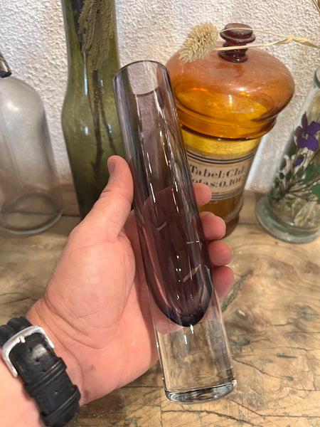 Vase soliflore vintage en cristal violet