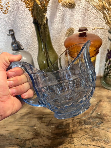 Pichet / broc à eau vintage en verre bleu à facettes