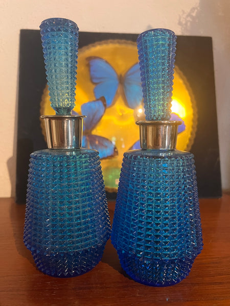 Garniture de toilettes vintage en verre bleu pointes de diamant