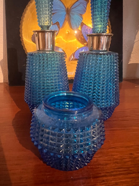 Garniture de toilettes vintage en verre bleu pointes de diamant