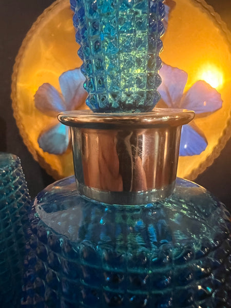 Garniture de toilettes vintage en verre bleu pointes de diamant