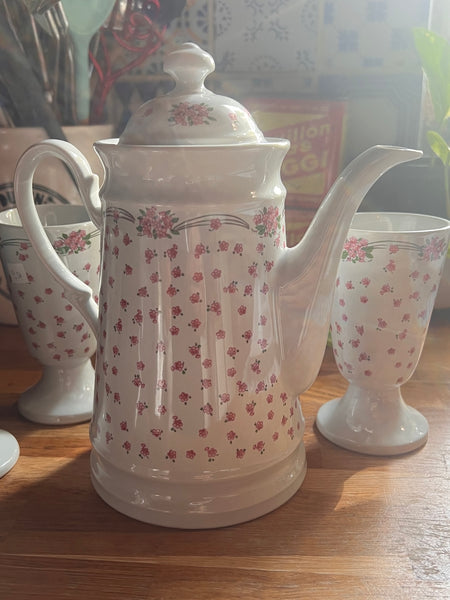 Service à thé / café en faïence vintage formé d'une verseuse et 5 masagrans