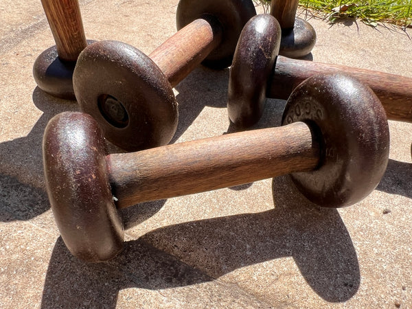 Haltère vintage en bois et fonte de 1,5kg S.G.D.G. - Années 30/40