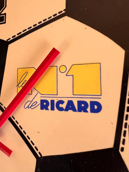 Pendule / horloge de bistrot vintage ballon de football Ricard à quartz - Années 70