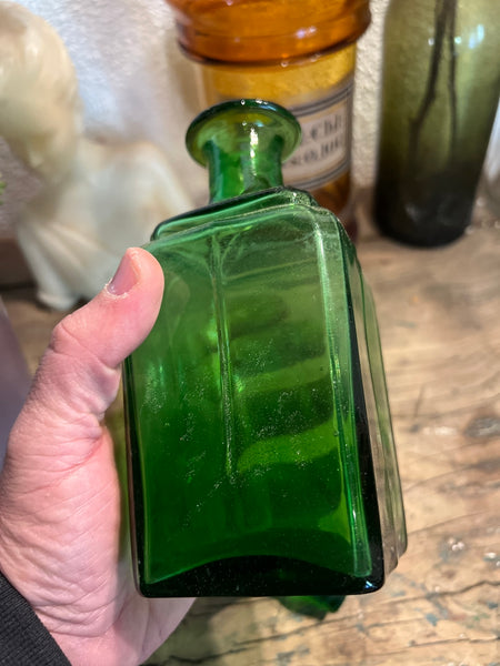 Carafe vintage en verre de couleur verte
