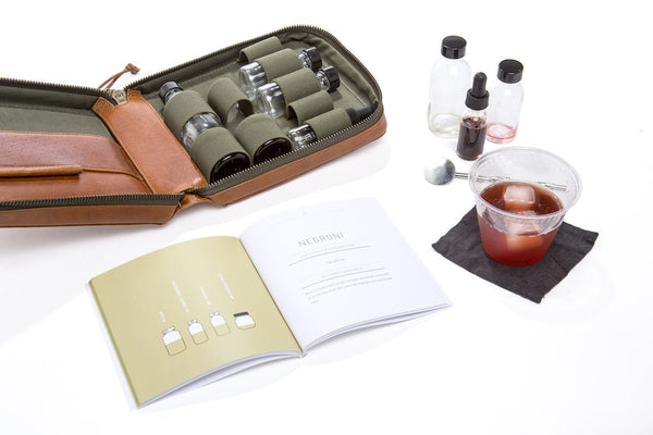 Luxueux kit à cocktail de voyage par Stephen Kenn en collaboration avec Gin & Luck - 2015