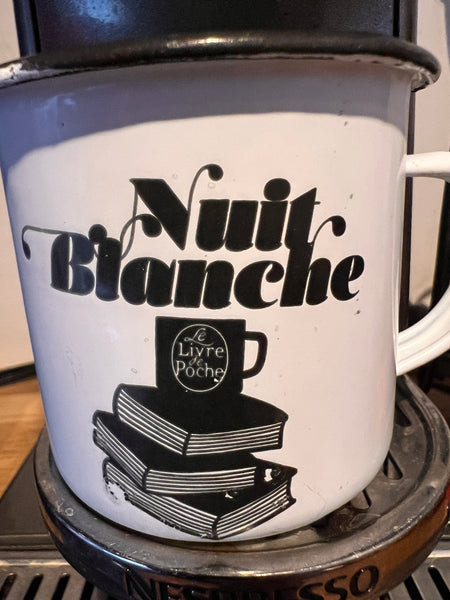 Tasse vintage en métal émaillé Nuit Blanche - Le Livre de Poche