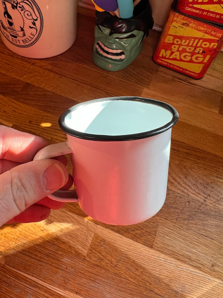 Tasse vintage en métal émaillé Nuit Blanche - Le Livre de Poche