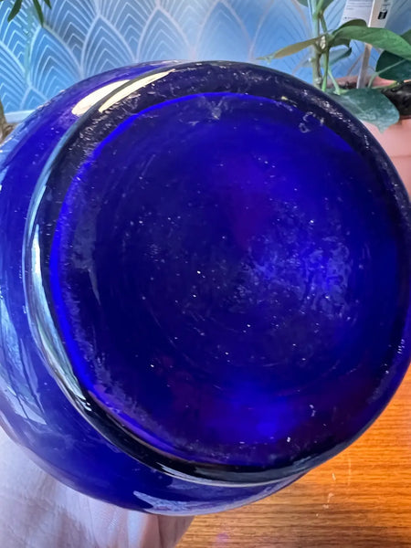 Vase vintage en verre bleu cobalt à motif floral émaillé par François-Théodore Legras - 1890/1900