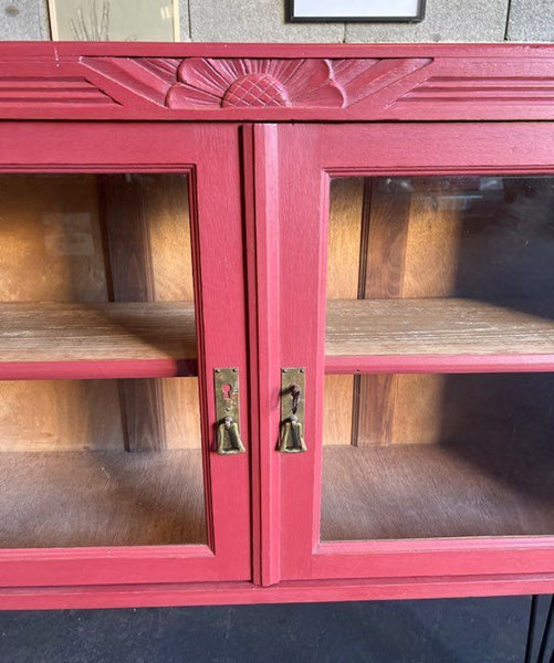 Vitrine / bibliothèque customisée / relookée sur pieds métal