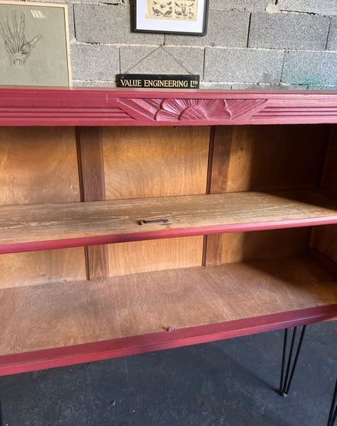 Vitrine / bibliothèque customisée / relookée sur pieds métal