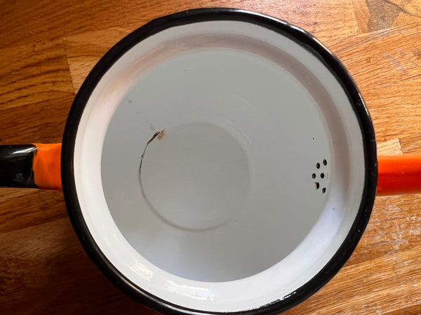 Le Sélectionneur - Brocante - Théière vintage en tôle émaillée orange - Made in Poland - Années 50