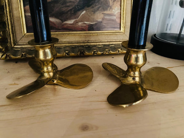 Paire de bougeoirs en laiton vintages en forme d'hélice de bateau