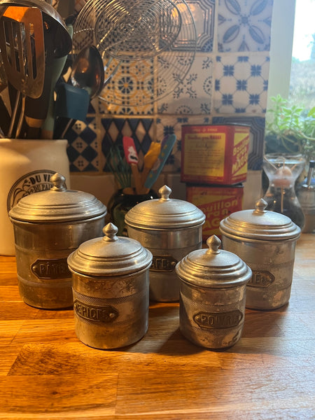 Le Sélectionneur - Brocante - Série de 5 pots de cuisine gigognes vintages en aluminium et laiton