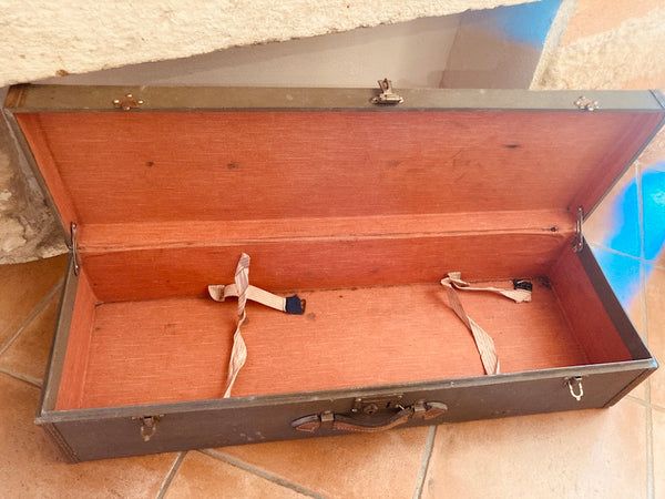 Longue malle / valise de voyage vintage en carton et poignée cuir