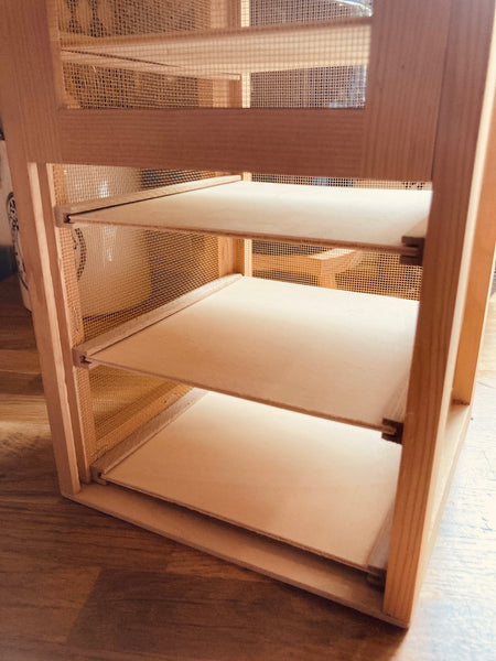 Garde manger / fromager 4 étages vintage en bois.