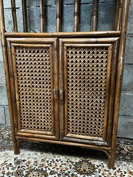 Bibliothèque étagère vintage en rotin, bois et cannage