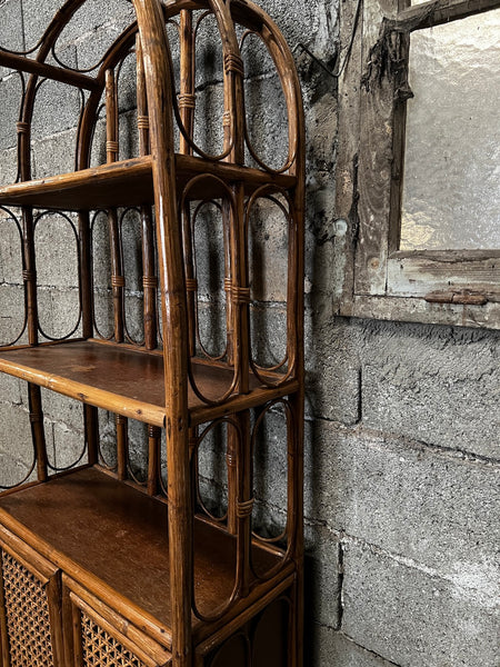 Bibliothèque étagère vintage en rotin, bois et cannage