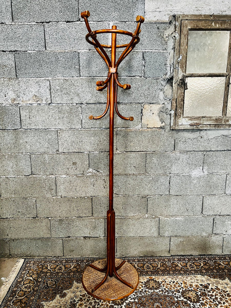 Porte-manteau vintage en rotin verni