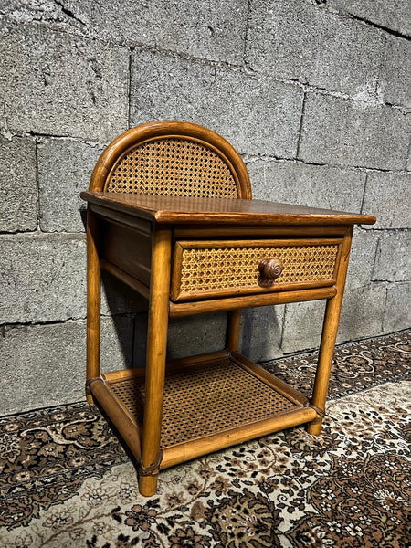 Table de chevet vintage en rotin, bois et cannage