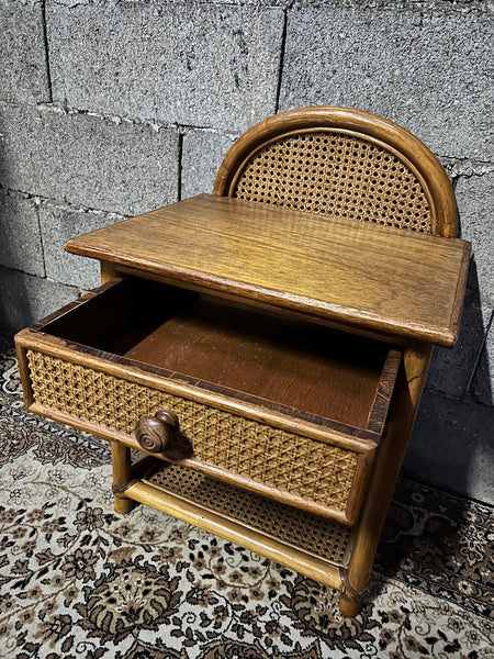 Table de chevet vintage en rotin, bois et cannage