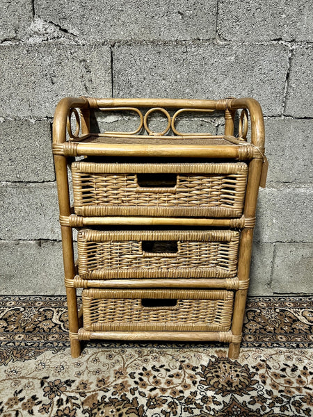 Commode / chevet vintage en rotin à 3 tiroirs