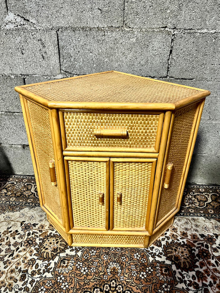 Meuble d'angle vintage en rotin et bois