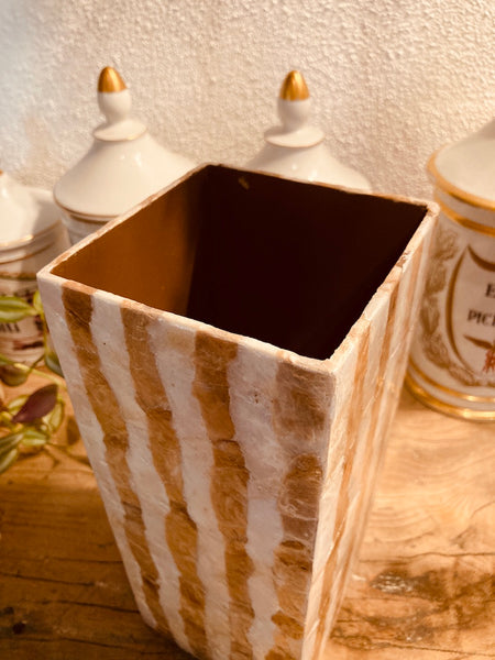 Vase vintage en nacre