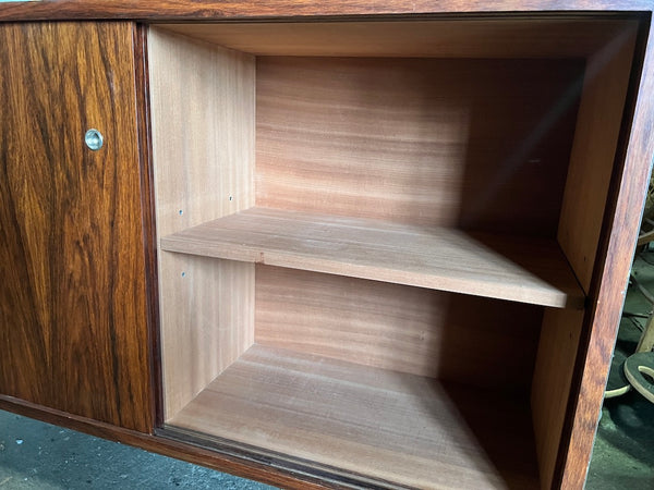 Meuble HIFI enfilade au style scandinave en placage de palissandre