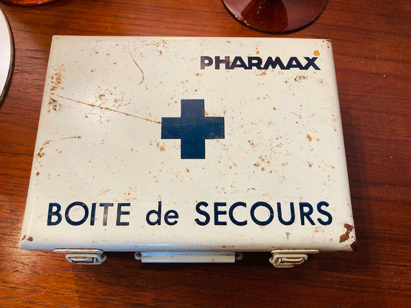 Boite de secours vintage en métal Pharmax
