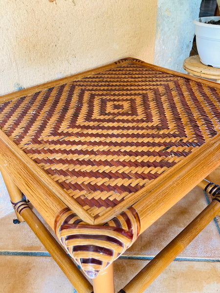 Table basse en rotin bi-ton avec plateau tressé