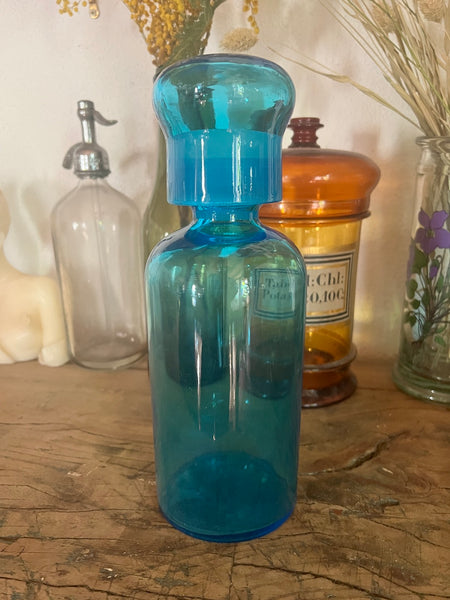 Bouteille / flacon de pharmacie ou d'apothicaire vintage en verre soufflé bleu bouché à l'émeri