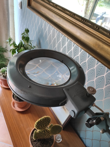 Lampe-loupe articulée d'atelier Gruber Loupeclair 1960 - Le Sélectionneur - Brocante en ligne